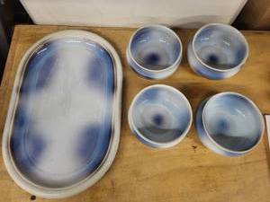 lot 41S image: Set of 4 Italian Mancioli Porcelain Blue and Cream Bowls and 1 Oval Serving Platter by Maxfli