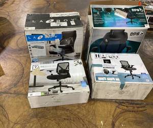 lot 200 image: LOT OF 4 Office Chairs