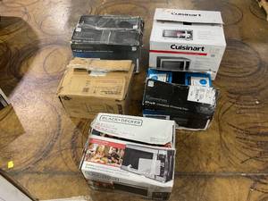 lot 201 image: LOT OF Microwave Oven
