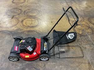 lot 118 image: Yard Machines 21 Inch 140cc Self-Propelled Lawn Mower