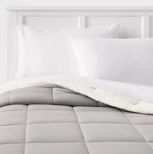 lot 314 image: TwinTwin XL Faux Shearling Washed Microfiber Reversible Comforter - Room Essentials