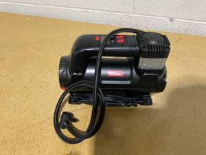 lot 135 image: Hyper Tough 2.5 Amp Corded 5 Inch Orbital Sander with Dust Bag, Vacuum Hose Adapter & 3 Sanding Sheets