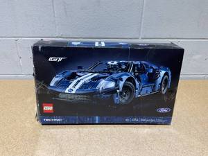 lot 230 image: LEGO Technic 2022 Ford GT Car Model Set 42154