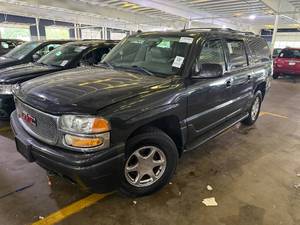 lot 12 image: 2004 GMC Yukon XL AWD