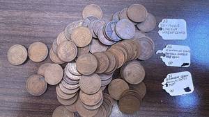 lot 100 image: Collection of Vintage Lincoln Wheat Cents