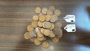 lot 104 image: Assortment of Lincoln Wheat Cents