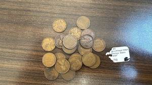 lot 92 image: Collection of 19 Vintage Lincoln Wheat Pennies