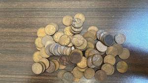 lot 93 image: Collection of Vintage Lincoln Wheat Cents