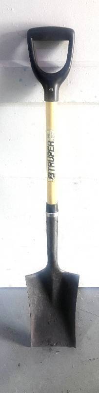 lot 10 image: Like New Thruper Shovel