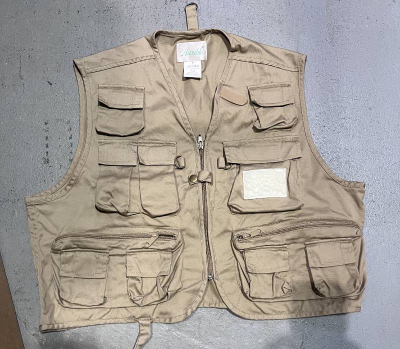 lot 18 image: New Ausable Size Large Fishing Vest