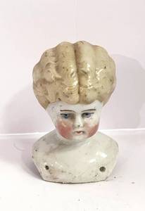lot 55 image: Antique ChinaPorcelain Doll Head