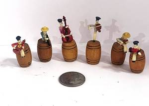 lot 58 image: 1920s 6 Miniature Rag Time Bank on Barrells 1