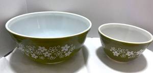 lot 88 image: Two Vintage Crazy Daisy Pyrex Bowls
