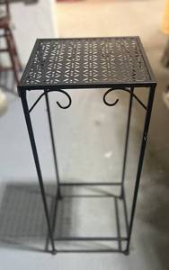 lot 90 image: Metal Plant Stand
