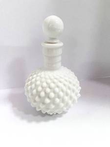 lot 32 image: Vintage Hobnail Milk Glass Perfume