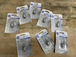 lot 40 image: Lots of GE Incandescent Light Bulbs