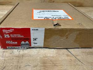 lot 98 image: Milwaukee 25 Bi-Metal hole saws
