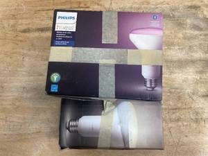lot 122 image: Philips Hue Lights Lot of 2
