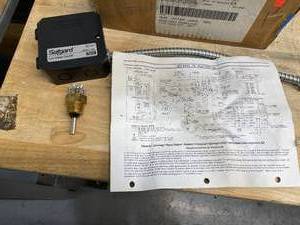 lot 128 image: Burnham Low Water Cutoff Kit with 1150 Molex Plug