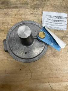 lot 139 image: OARA R95, Line Pressure Regulator for Natural Gas and Propane, 2 PSI