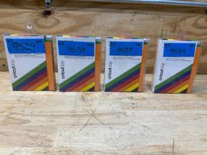 lot 166 image: Cricut Joy Insert Cards Fingerpaints Sampler, 12 ct