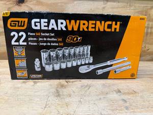 lot 182 image: GEARWRENCH 22 Pc. 38 Drive 12 Pt. Standard & Deep Mechanics Tool Set