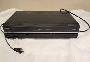 lot 4 image: Toshiba    DVD Recorder VCR Combo Dubbing Transfer VHS to DVD
