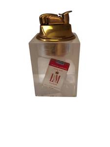 lot 42 image: Vintage MCM Evans L&M Cigarette Pack- LuciteAcrylic Table Lighter