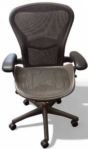 lot 52 image: Herman Miller   Classic Aeron Task Chair