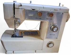 lot 62 image: Vintage Montgomery Ward Sewing Machine Model UHT J1460 with Foot Pedal