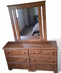 lot 63 image: Mission-style 6-Drawer Dresser 15W x 30 H  with a 42Hx38L Mirror