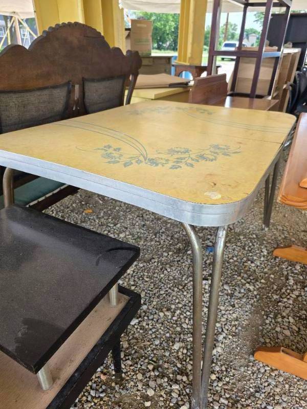lot 27 image: MCM Dining Table