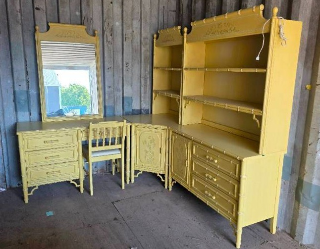 lot 25 image: Vintage Dixie Aloha Faux Bamboo set