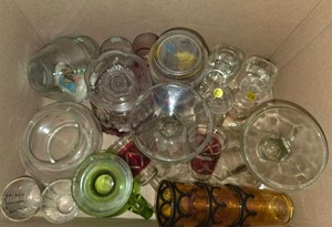 lot 51 image: Box of glasswear