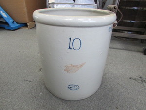 lot 2 image: 10 Gallon Red Wing Crock