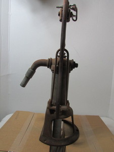 lot 7 image: Vintage Pump