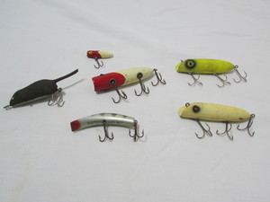 lot 164 image: Wooden Vintage Lures