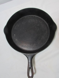 lot 168 image: Wagner Cast Iron Skillet