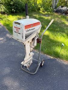 lot 16 image: Vintage Johnson 7.5 HP Boat Outboard Motor 164 CC - untested