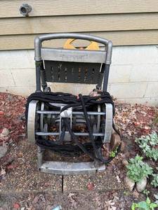 lot 84 image: Aquacrest Outdoor Hose Reel with Black Hose