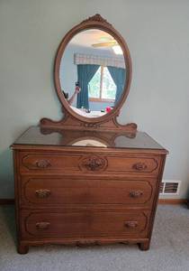 lot 124 image: Vintage Wooden Dresser with Oval Mirror and Glass Top