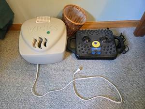 lot 126 image: Vicks Vaporizer and Conair Family Fitness Heated Foot Massager