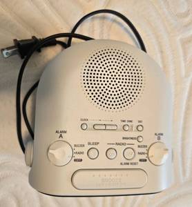 lot 129 image: Sony ICF-C318 Dream Machine AMFM Clock Radio