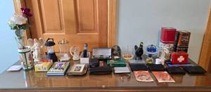 lot 137 image: Assorted Vintage and Collectible Decorative and Utility Items
