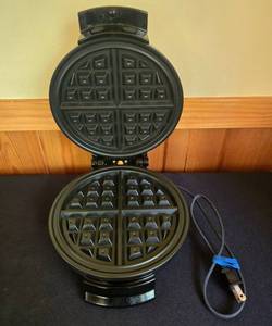 lot 139 image: Oster Waffle Maker 850W Model 3883