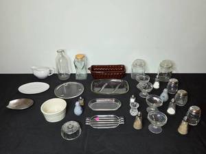 lot 150 image: VTG Collection of Kitchenware and Table Essentials