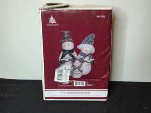 lot 167 image: 17 in. Caroling Snowman Family - Hand-Painted IndoorOutdoor Decor