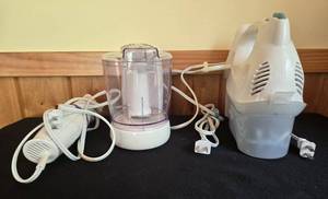 lot 173 image: Hamilton Beach Hand Mixer and Food Chopper Combo