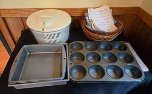 lot 187 image: Complete Kitchenware Set with Muffin Pan, Baking Trays, and Salad Spinner
