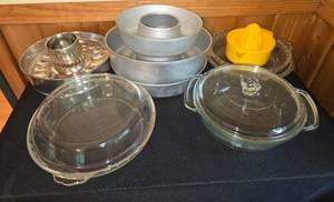 lot 190 image: VTG Baking and Kitchenware Items
